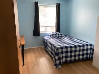 Very clean house, well maintained. Quite neighborhood. Near bus stop going place d orleans and of bl...