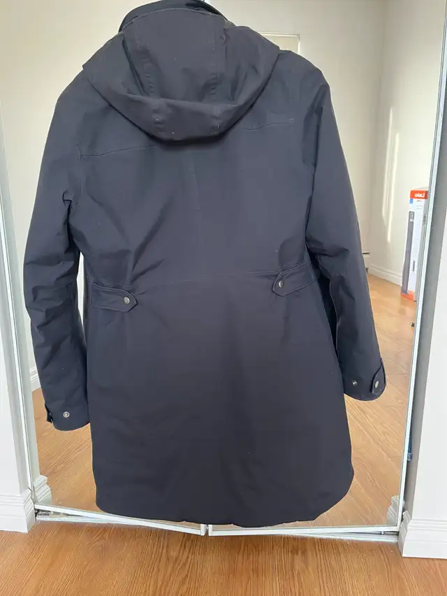Patagonia Coat Jacket Parka for Women in Women's - Tops & Outerwear in Edmonton - Image 4