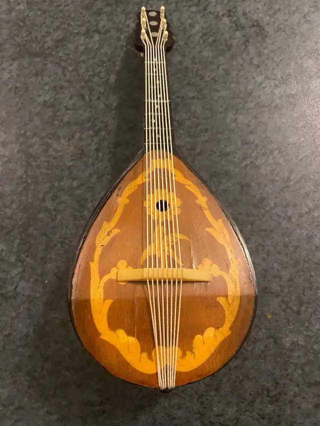 vintage Italy 10” mandolin music box. in Other in Markham / York Region - Image 3