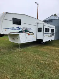 2005 Forest River Wildcat 29’ 