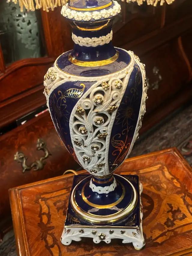 superbe lampe vintage Capodimonte collection 30"h in Indoor Lighting & Fans in City of Montréal - Image 5