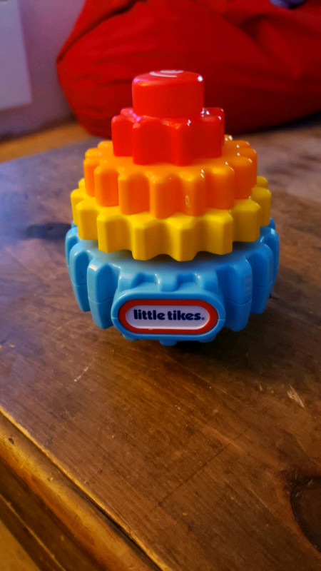 Jouet Little Tikes Giggly Gears et jeu de cubes dans Jouets  à Laval/Rive Nord - Image 2