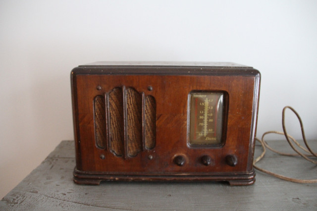 Radio de collection centenaire Norten Électric Model 630 dans Art et objets de collection  à Ville de Montréal - Image 3