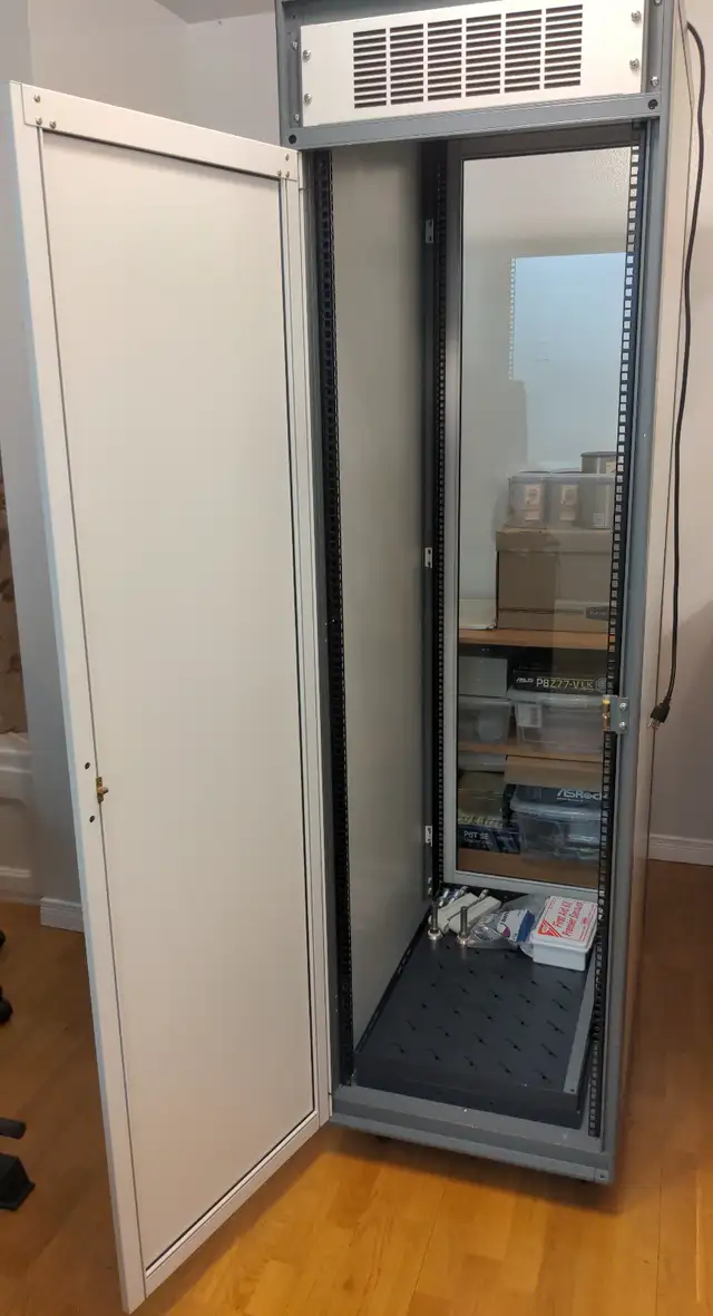 Server Rack 41u in Servers in Ottawa - Image 6