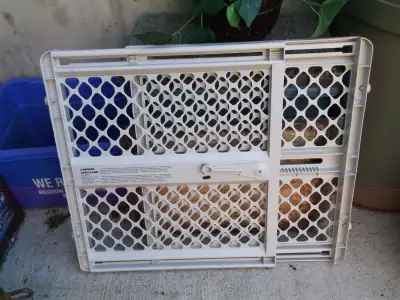 PET GATE FIRST $15 TAKES IT