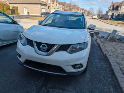 2016 White Nissan Rogue SV AWD, Technology Package 144,000KM