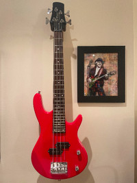 Amazing short scale bass, perfect for a young Les Claypool!