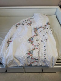 Vintage Embroidered White Tablecloth Ottawa Ottawa / Gatineau Area Preview