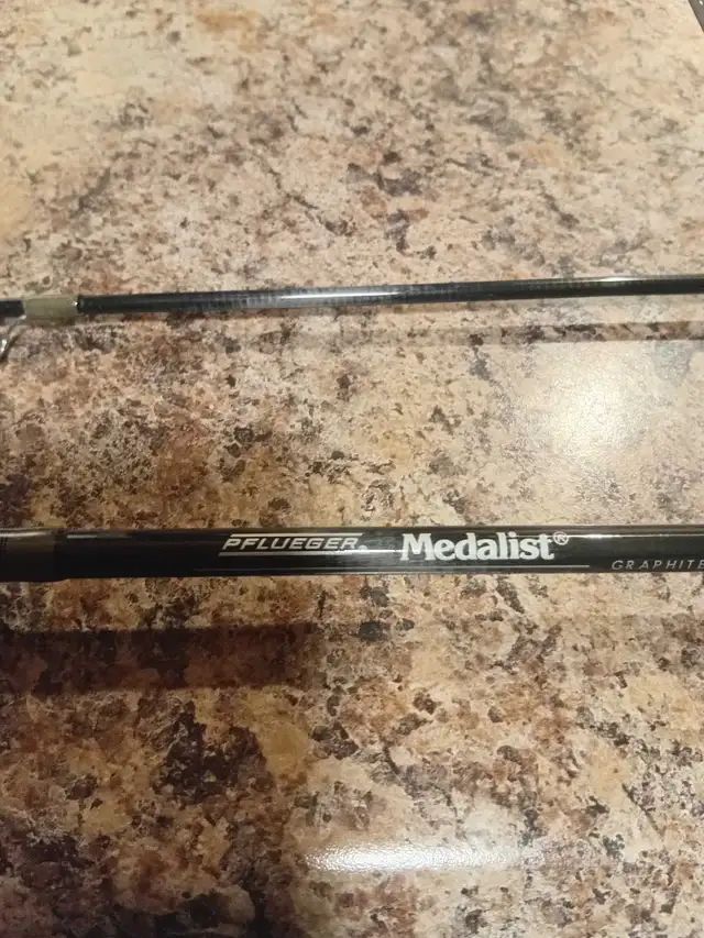 Fishing Rod in Fishing, Camping & Outdoors in Hamilton - Image 4