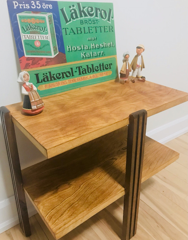 Oui disponible une table d’appoint vintage bois style Art Deco  dans Tables basses  à Laval/Rive Nord