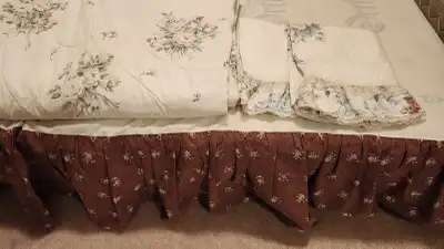 Floral Queen Bedding Set, View more