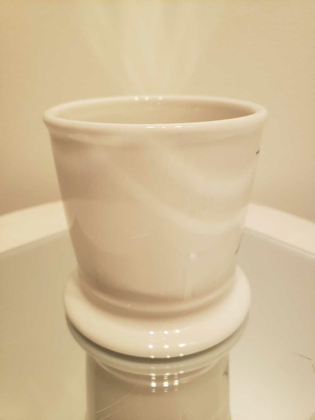 Anthropologie Letter M Coffee/Tea Mug in Kitchen & Dining Wares in Winnipeg - Image 4