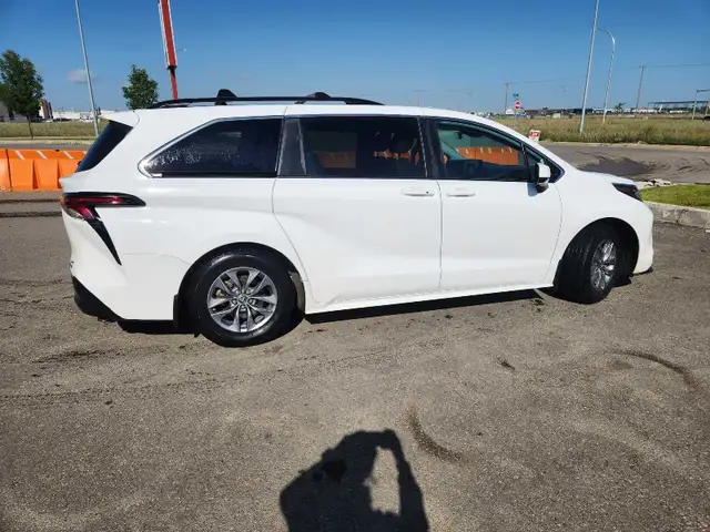 2024 Toyota Sienna AWD Hybrid