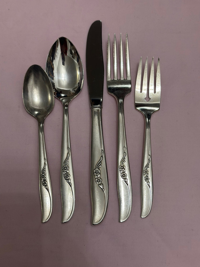 49 pieces Jennifer Ada 				
Silver flatware set W.m A Rogers Sec in Kitchen & Dining Wares in Oakville / Halton Region - Image 4