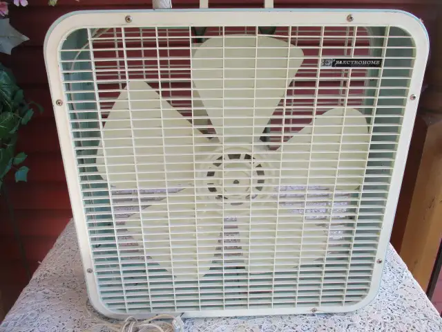 Vintage Electrohome Box Floor Fan 652-1 - with Original Box in Indoor Lighting & Fans in New Glasgow - Image 5