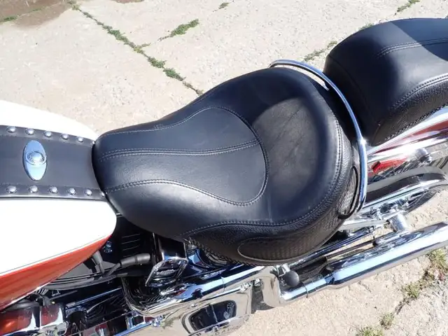 2006 Harley-Davidson Softail Deluxe Motorcycle in Motorcycle Parts & Accessories in City of Toronto - Image 6