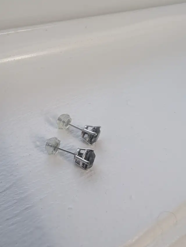 New 14K White Gold Diamond Earrings For Sale in Jewellery & Watches in London - Image 8