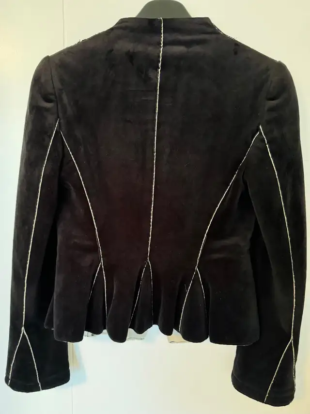 Woman Armani Blazer in Women's - Tops & Outerwear in St. Albert - Image 3