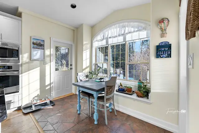 Luxury Living in Lister BC 3 bed 3 bath incredible En-Suite in Houses for Sale in Nelson - Image 4