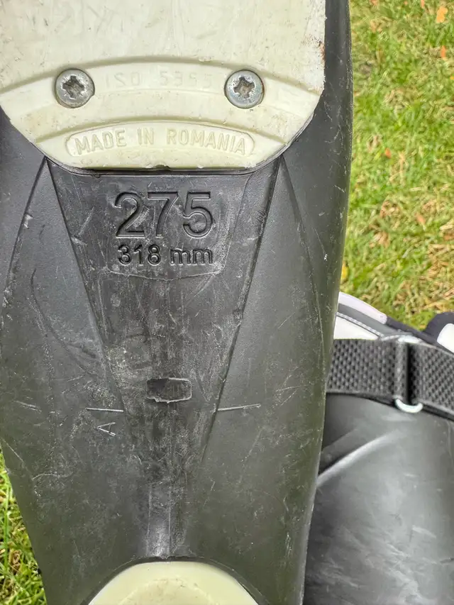 Rossignol ski boots size 27.5 in Ski in Calgary - Image 3