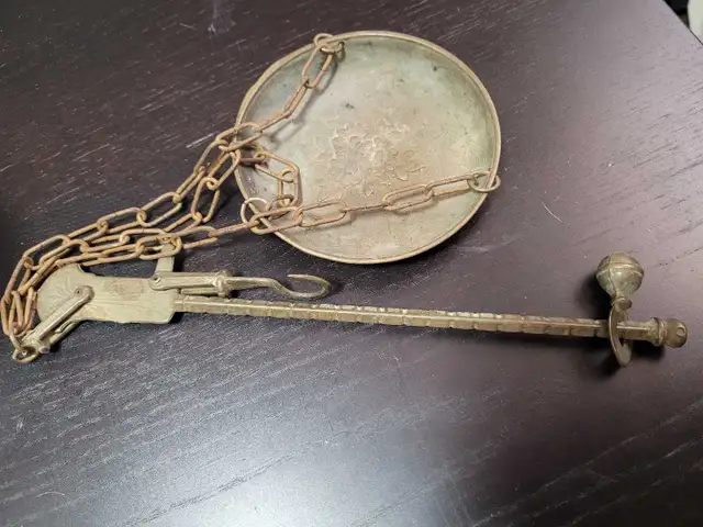 VINTAGE BRASS SCALE. HANGING SCALE. SCALE in Arts & Collectibles in City of Toronto - Image 2