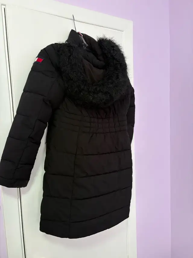 Tommy women’s winter coat manteau d’hiver noir  in Women's - Tops & Outerwear in City of Montréal - Image 2