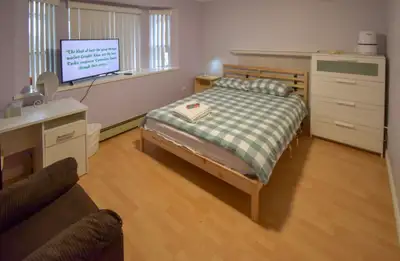 Furnished Room for Rent – $950/month East 15th Ave & Renfrew St, Vancouver Only 5-minute walk to Ren...