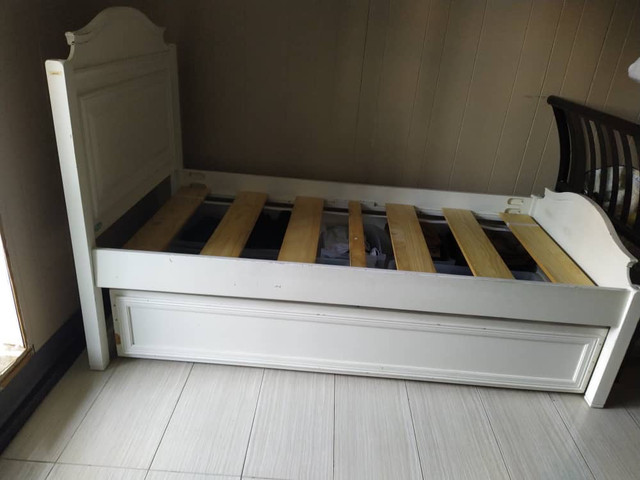Cadre de lit dans Lits et matelas  à Ville de Québec