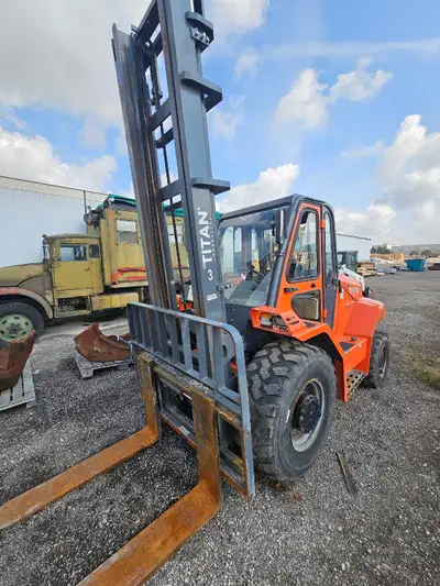 8000lb 4 wheel drive forklift 2700 hrs 4' forks