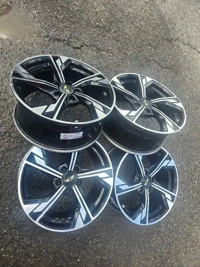 Mags 17 avec TPMS etaient sur un cooper clubman 2017 avec 5 trous..ideal sur roues d hiver 450-365-1...