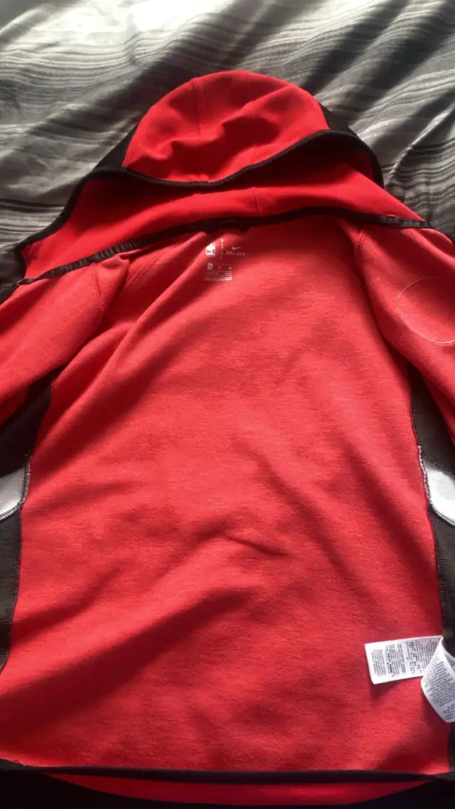 Toronto Raptors Nike therma flex hoodie (youth medium) in Kids & Youth in Hamilton - Image 3