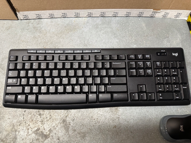 Logitech MK270 Wireless Keyboard & Mouse in Mice, Keyboards & Webcams in Ottawa - Image 6