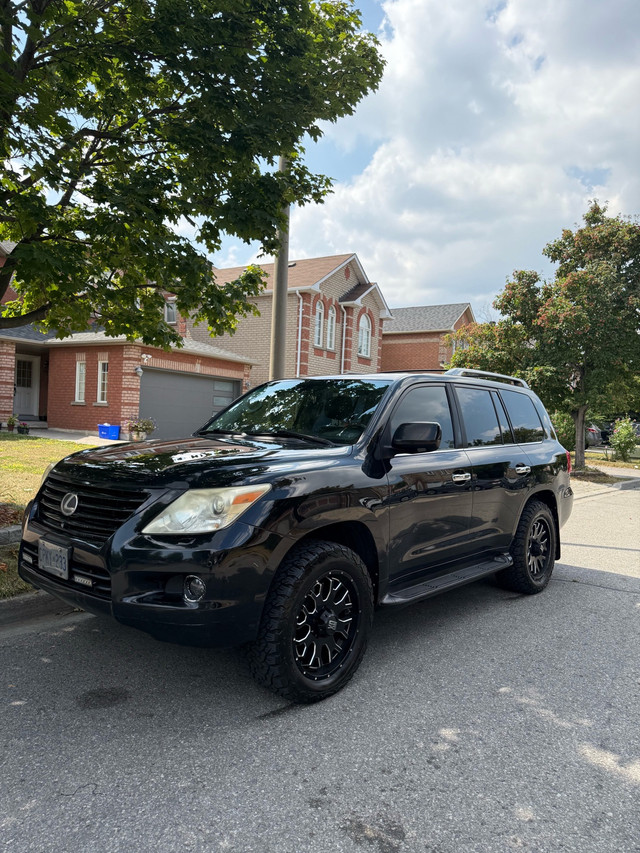2010 Lexus LX570 in Cars & Trucks in Markham / York Region