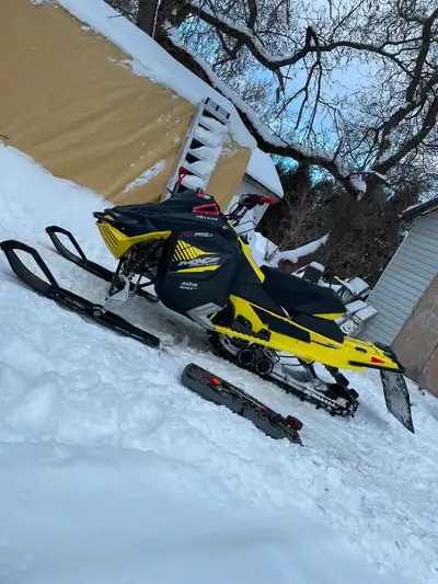 Message if interested. Sleds 100% mint ready to go for a long time to come. Selling bc it’s hardly b...