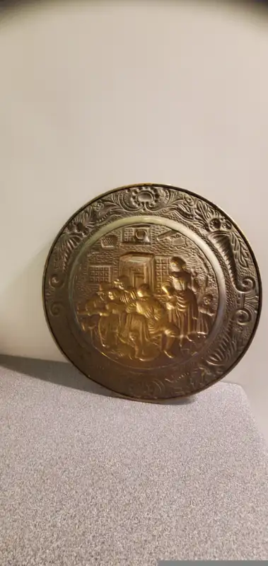 Vintage Brass Wall Plate in Arts & Collectibles in City of Toronto - Image 4