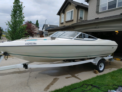 1995 Stingray 586 ZP Bowrider with 4.3 V6 Mercruiser inboard engine. 19ft long boat with seating for...