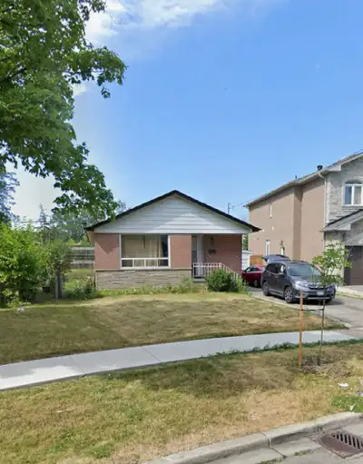 Basement individual Room for Rent. Available from May, 2025. Shared Kitchen & Washroom. Close to Mal...