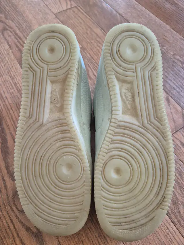 Mens Nike shoes. Size 11. in Men's Shoes in Markham / York Region - Image 4