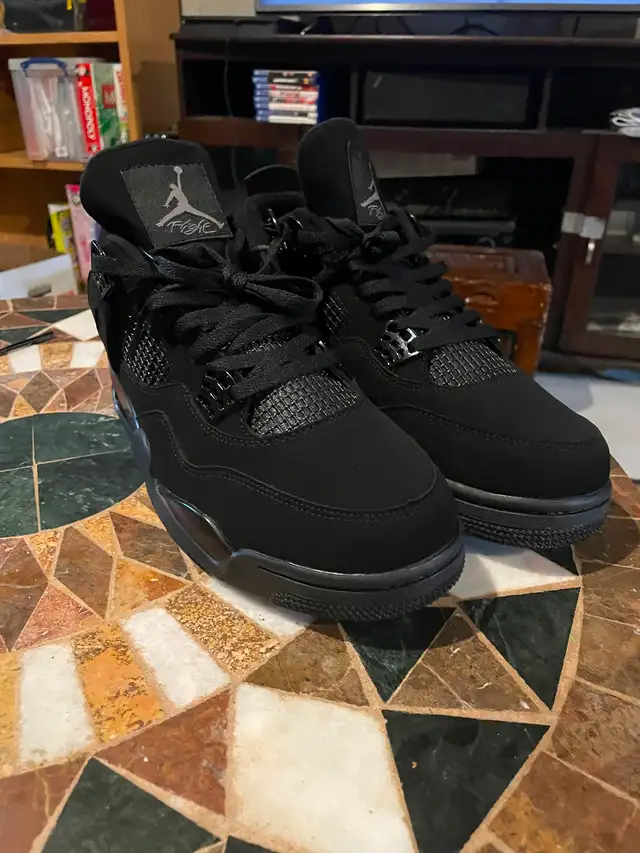 Jordan 4 (Black Cats)