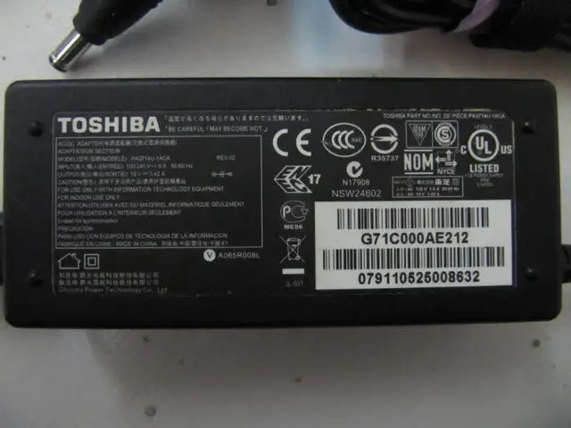 Toshiba Model PA3714U-1ACA OEM 19Volt LapTop Power Supply XCond in Arts & Collectibles in Mississauga / Peel Region - Image 3