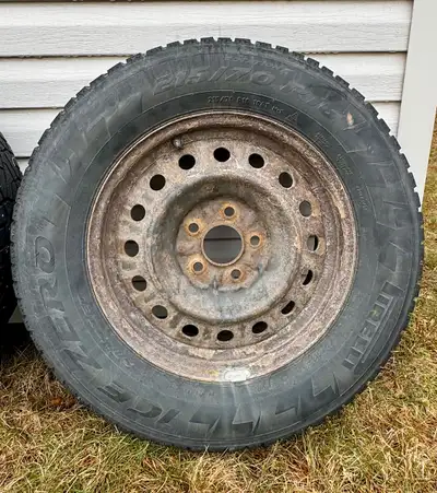 Pirelli Ice Zero 215/70R16 studded tires on rims Rims = 16" Bolt = 5x114.3mm Hub/Bore = 60.1mm Three...