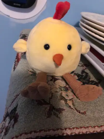 This adorable Jellycat chick plush is ready to bring a smile to your face! With its soft yellow fur,...