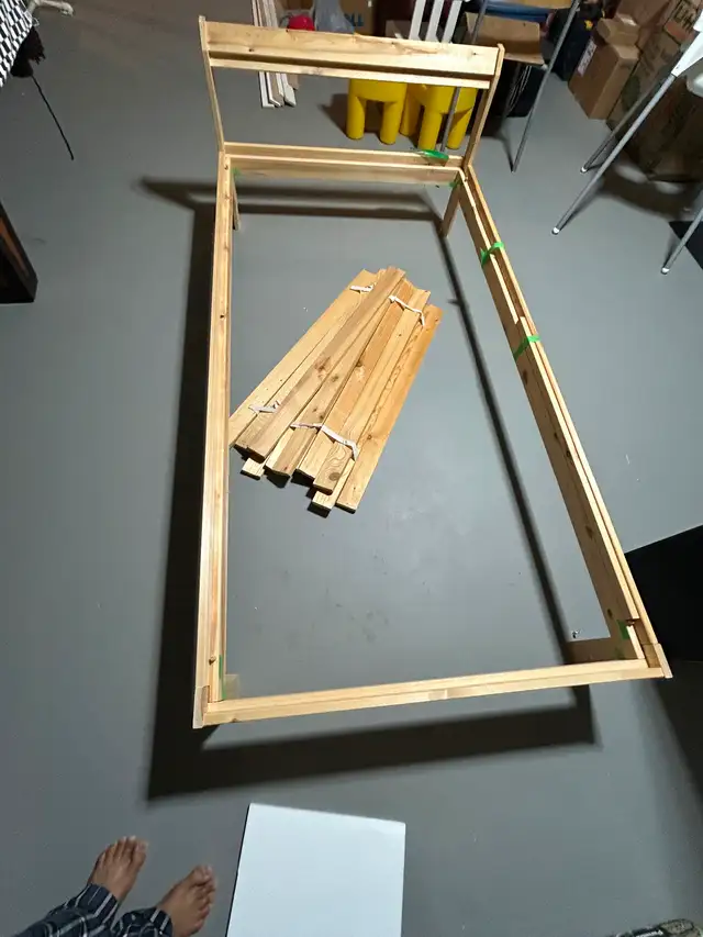 Twin bed frame in Beds & Mattresses in Edmonton - Image 3