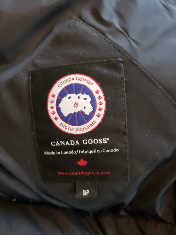 Canada Goose | Banff Parka | Black -  Size Small in Men's in City of Toronto - Image 9