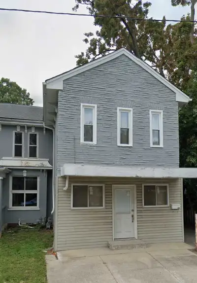 I have a room available for rent march 1st. Internet included 2 shared washrooms and shared kitchen....