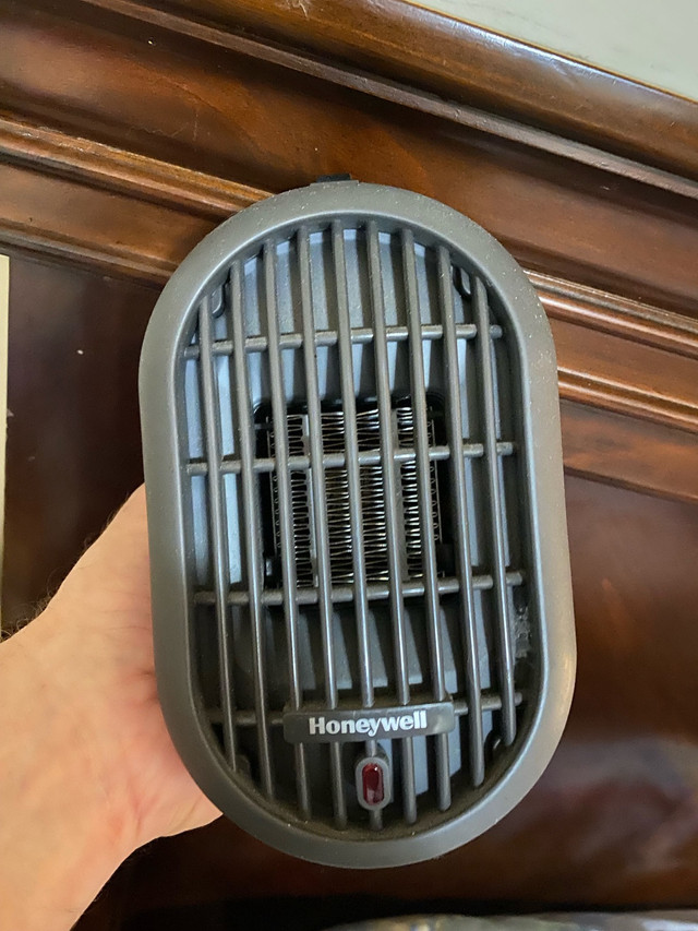 Tiny heater works well $3 in Other in Kingston