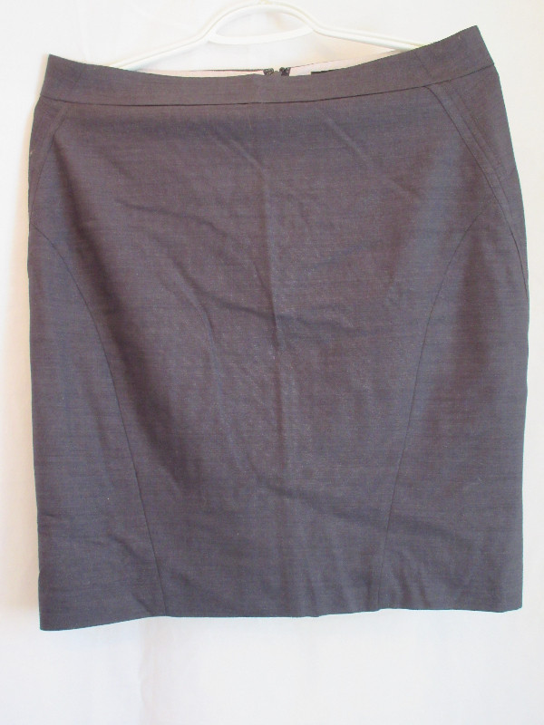 RW & CO 3 Piece Suit Size 8 Skirt Pants Blazer dans Femmes - Pantalons et shorts  à Ouest de l’Île - Image 4