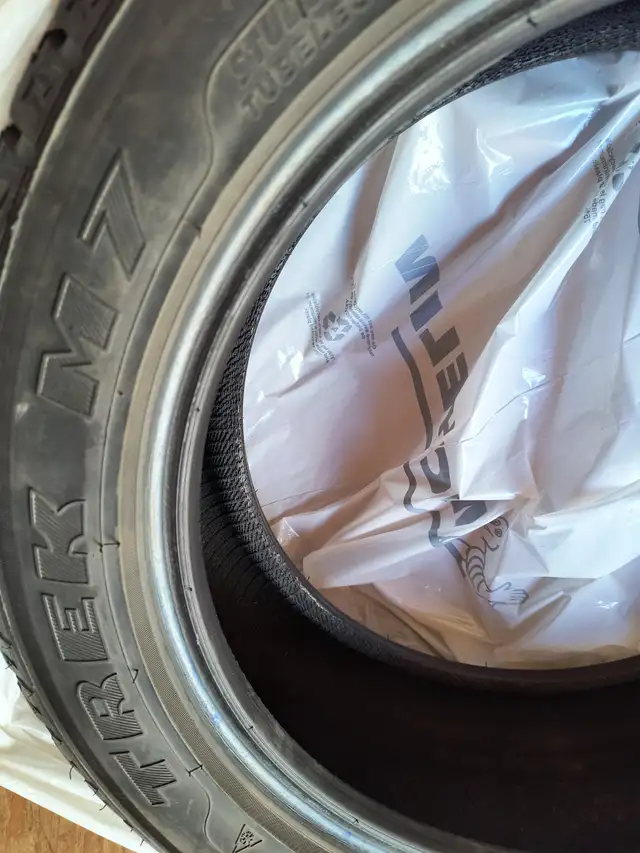 Pneu d'hiver Flat Run a vendre-Winter Flat run tires for sale in Tires & Rims in City of Montréal - Image 6