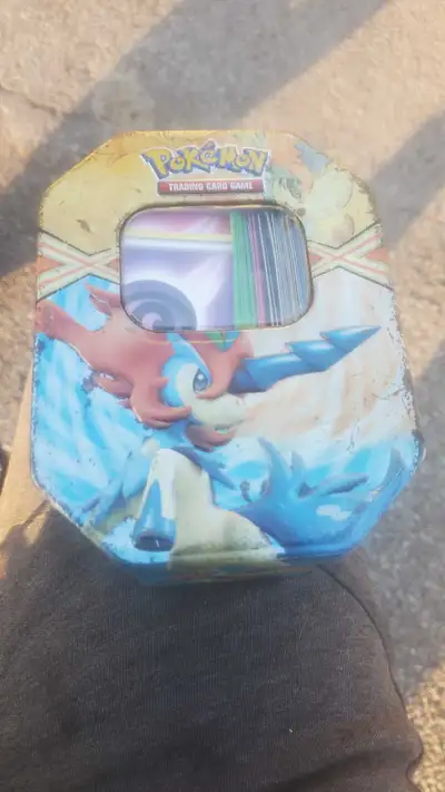 Pokémon mass set with collector tin, View more