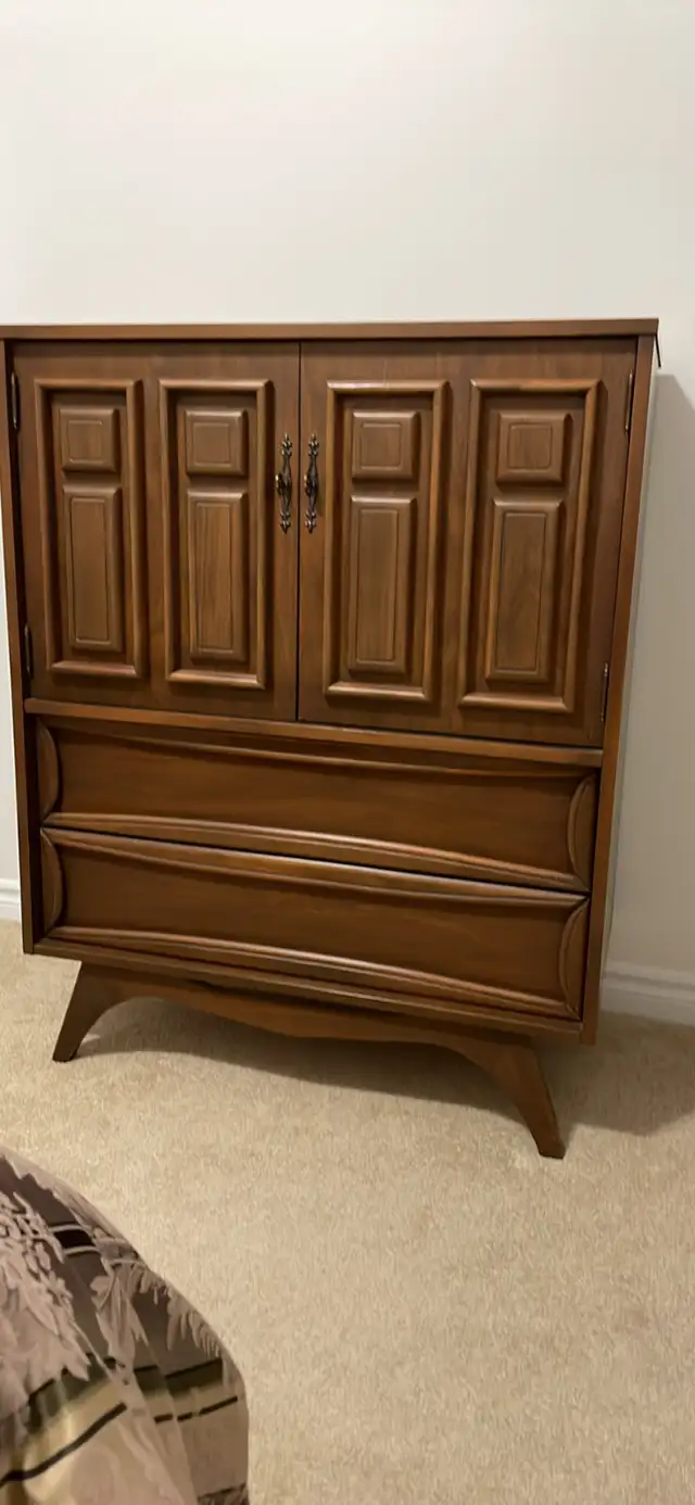 Bedroom furniture in Dressers & Wardrobes in Kingston - Image 2